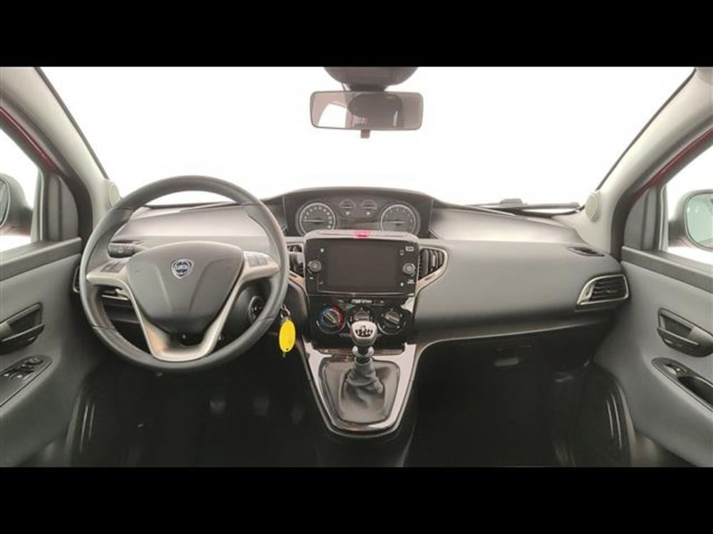 Lancia Ypsilon usata a Milano (11)