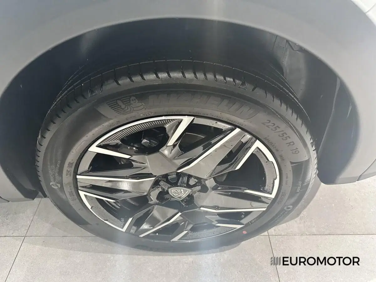 Peugeot 3008 nuova a Bari (13)