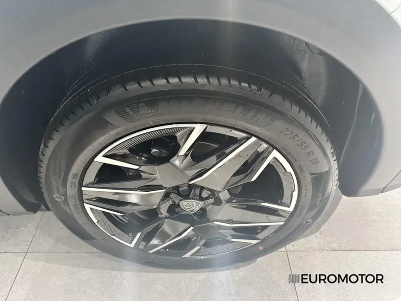 Peugeot 3008 nuova a Bari (13)