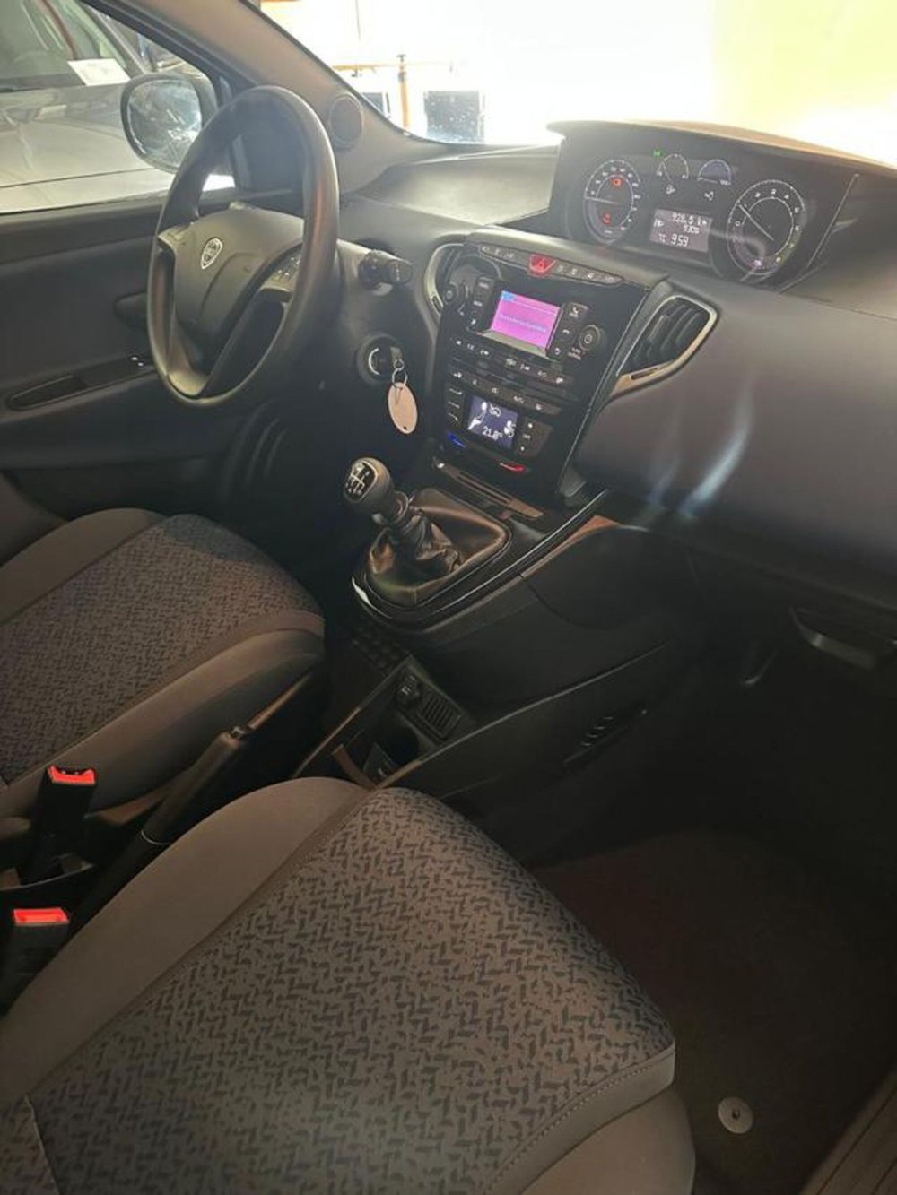 Lancia Ypsilon usata a Torino (13)