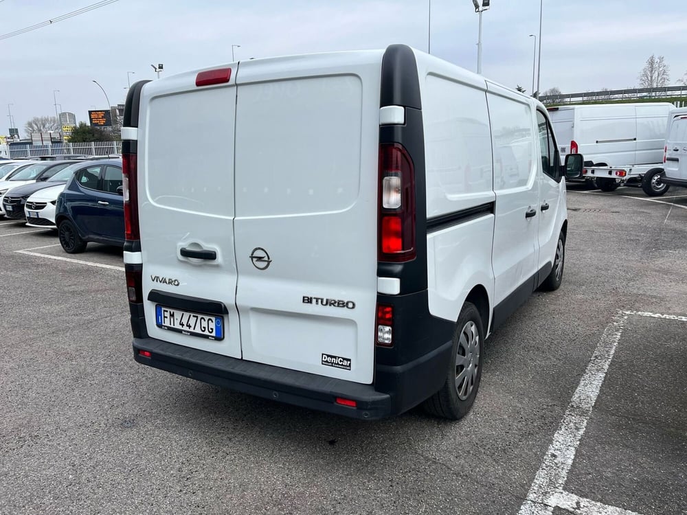 Opel Vivaro Furgone usata a Milano (10)