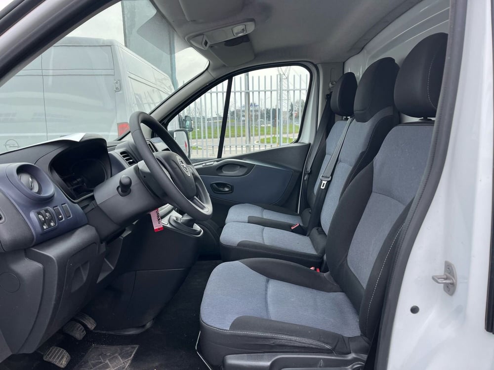 Opel Vivaro Furgone usata a Milano (14)