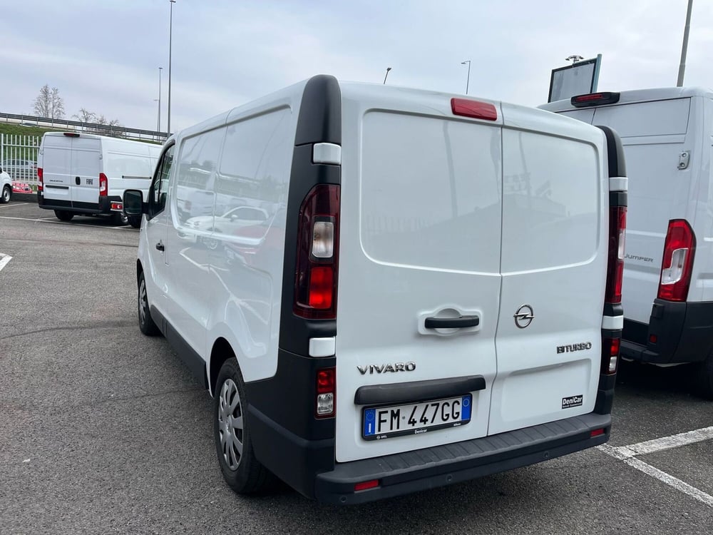 Opel Vivaro Furgone usata a Milano (9)