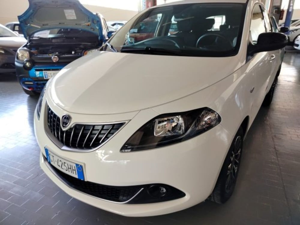 Lancia Ypsilon usata a Forlì-Cesena (2)