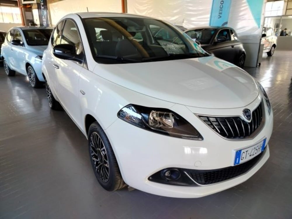 Lancia Ypsilon usata a Forlì-Cesena (6)