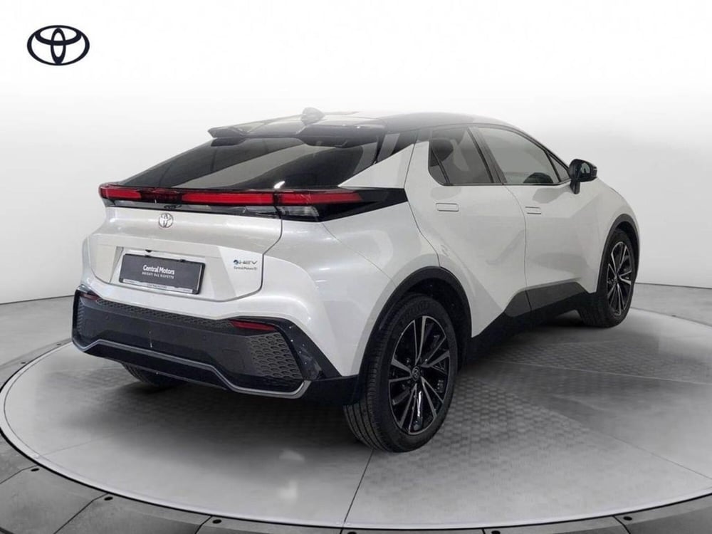 Toyota Toyota C-HR nuova a Torino (4)