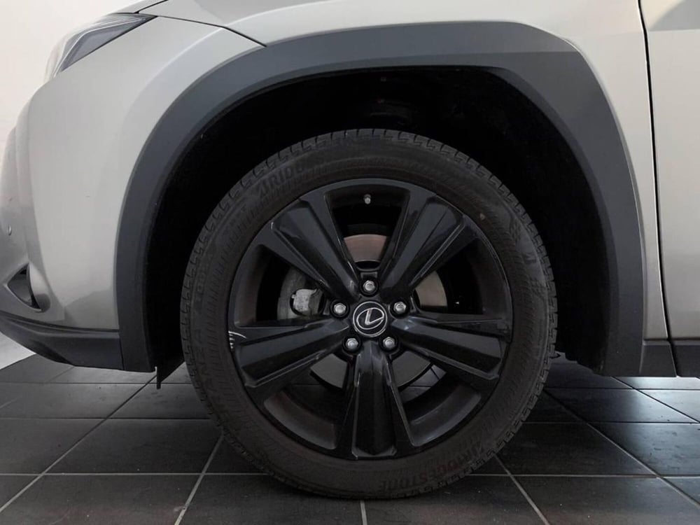 Lexus UX nuova a Torino (14)