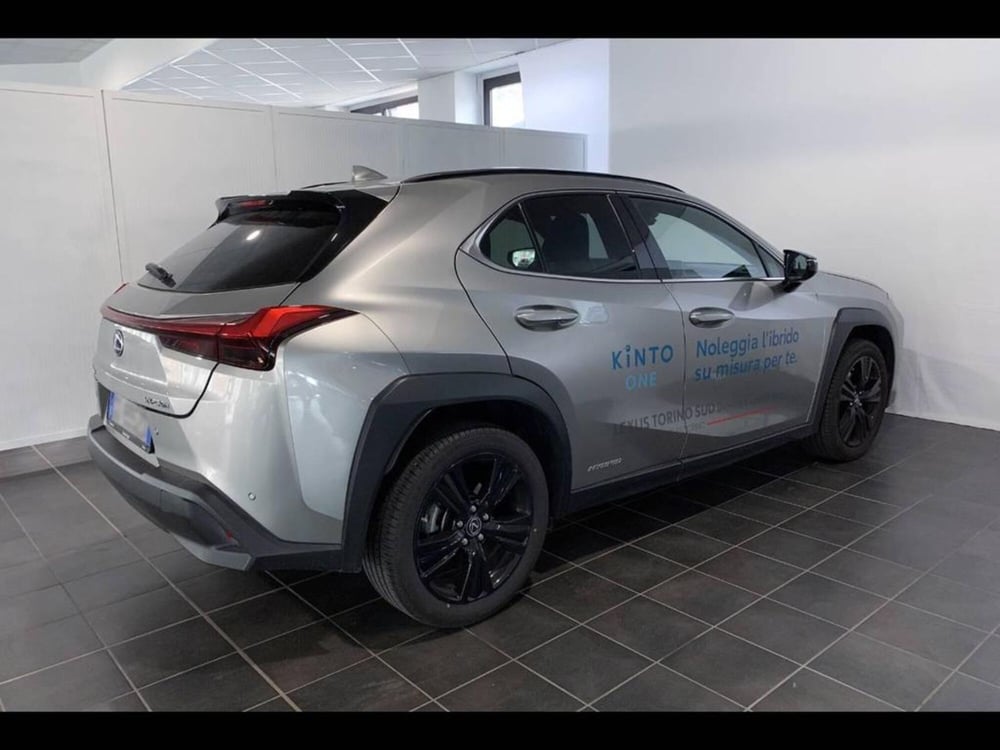 Lexus UX nuova a Torino (3)