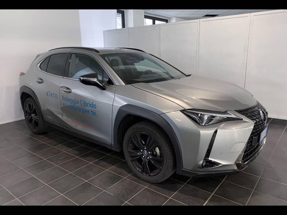 Lexus UX nuova a Torino (4)