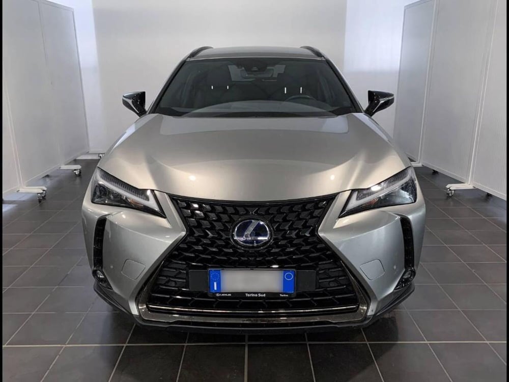 Lexus UX nuova a Torino (5)