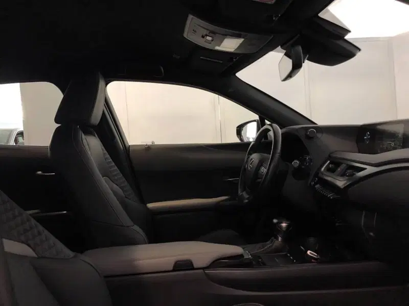 Lexus UX nuova a Torino (7)