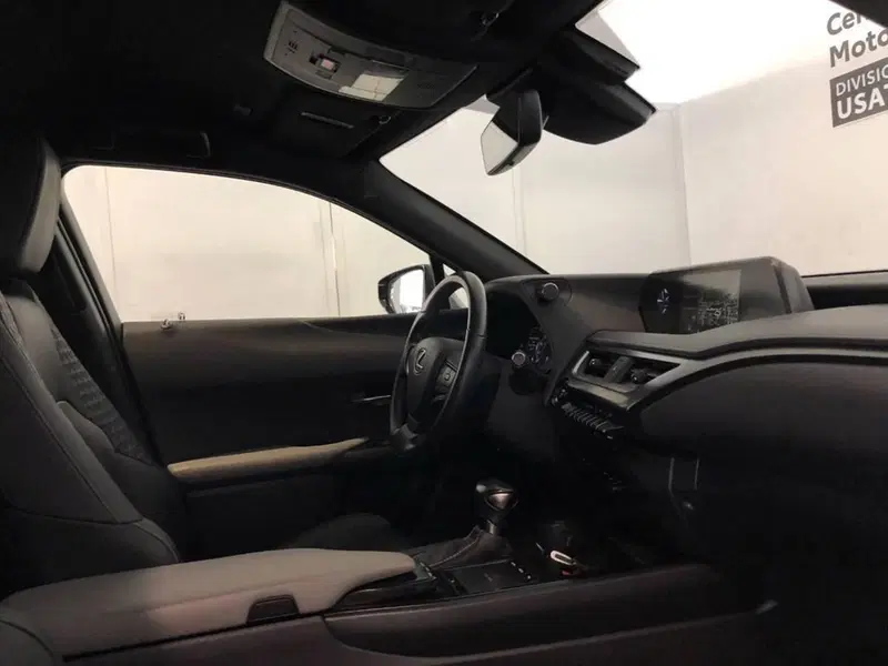 Lexus UX nuova a Torino (8)