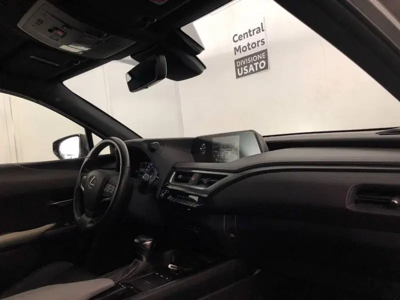 Lexus UX nuova a Torino (9)