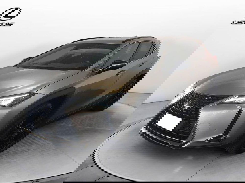 Lexus UX nuova a Torino