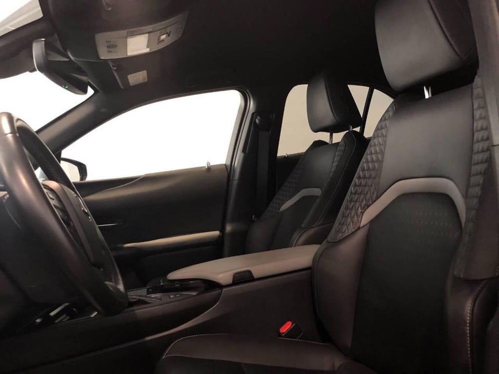 Lexus UX nuova a Torino (11)
