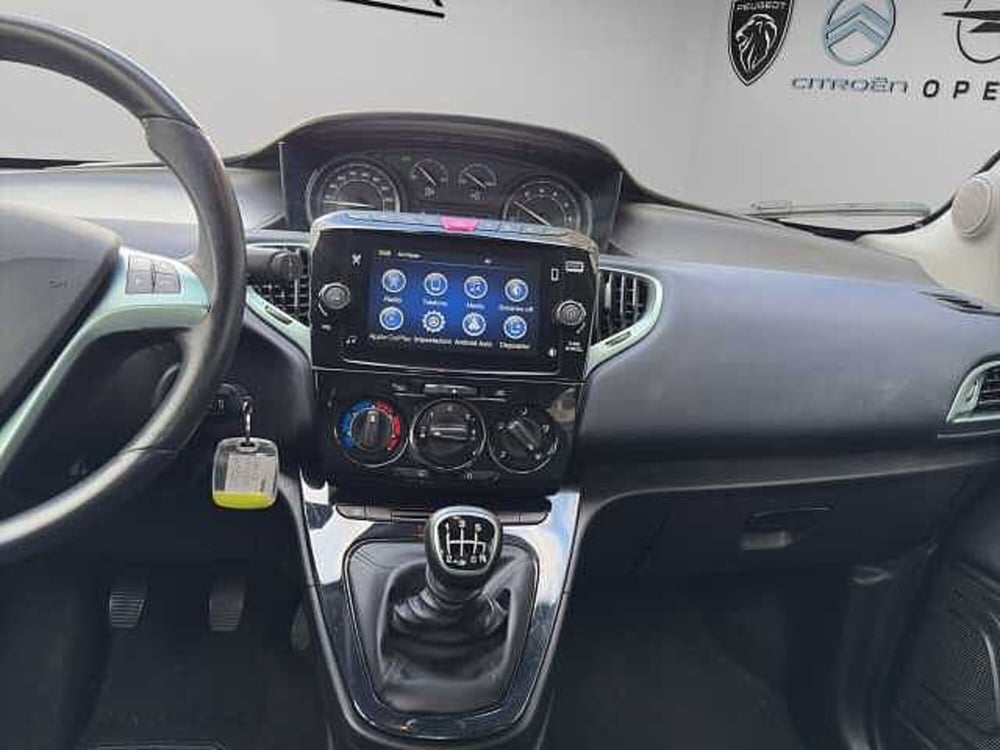 Lancia Ypsilon usata a Vibo Valentia (14)