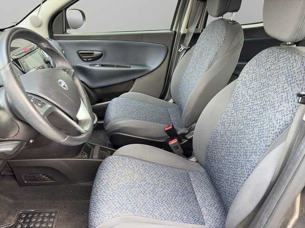 Lancia Ypsilon usata a Vibo Valentia (9)