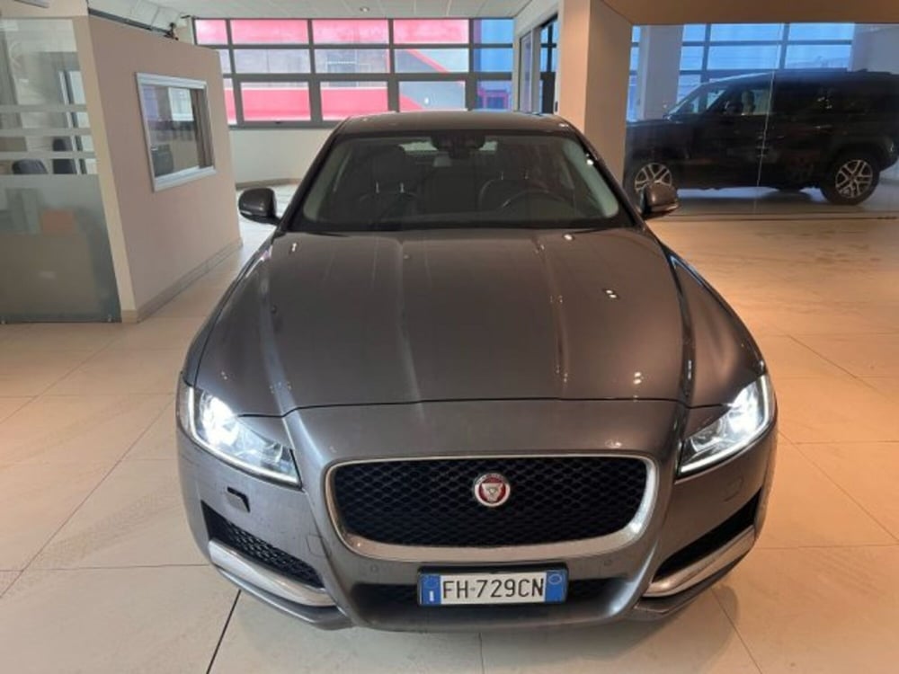 Jaguar XF usata a Modena (11)