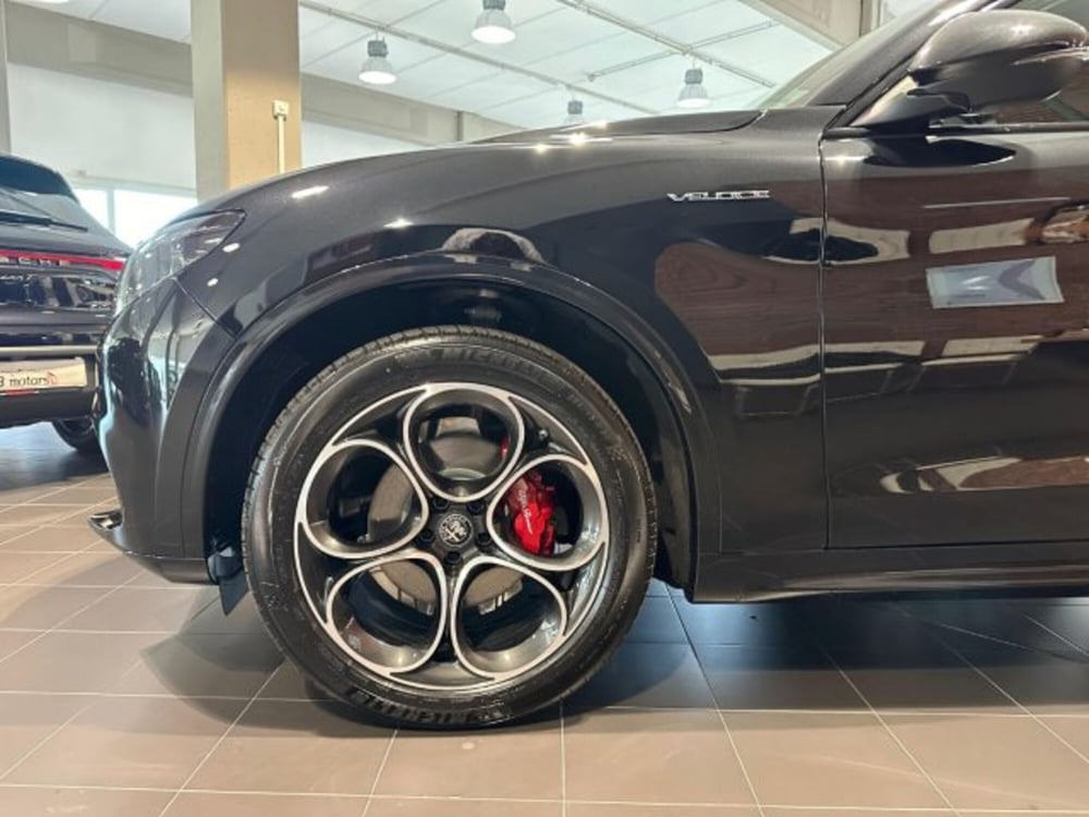 Alfa Romeo Stelvio nuova a Bologna (6)