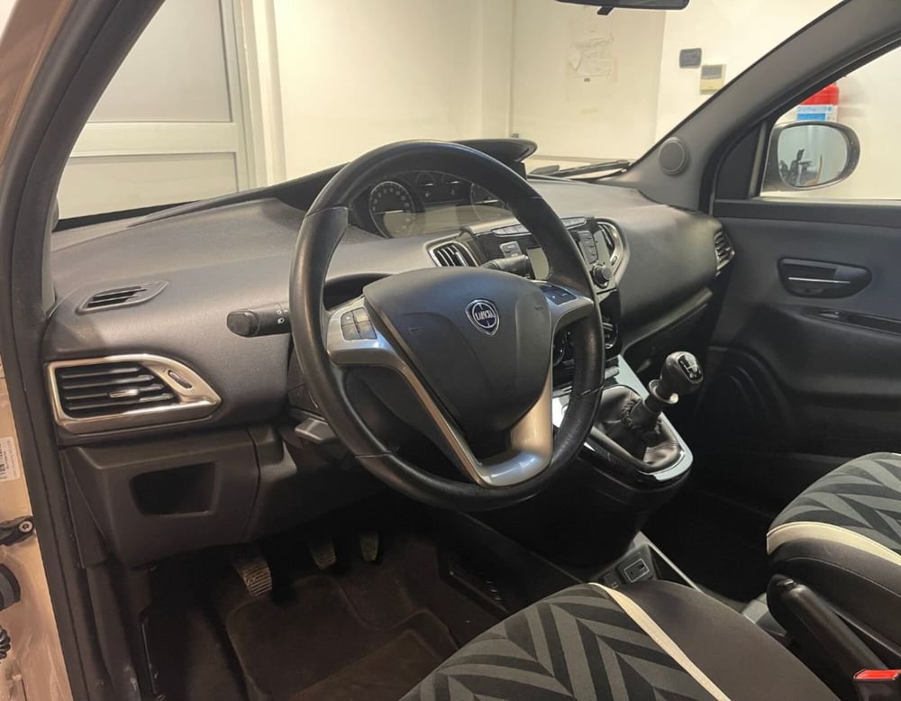 Lancia Ypsilon usata a Ferrara (11)