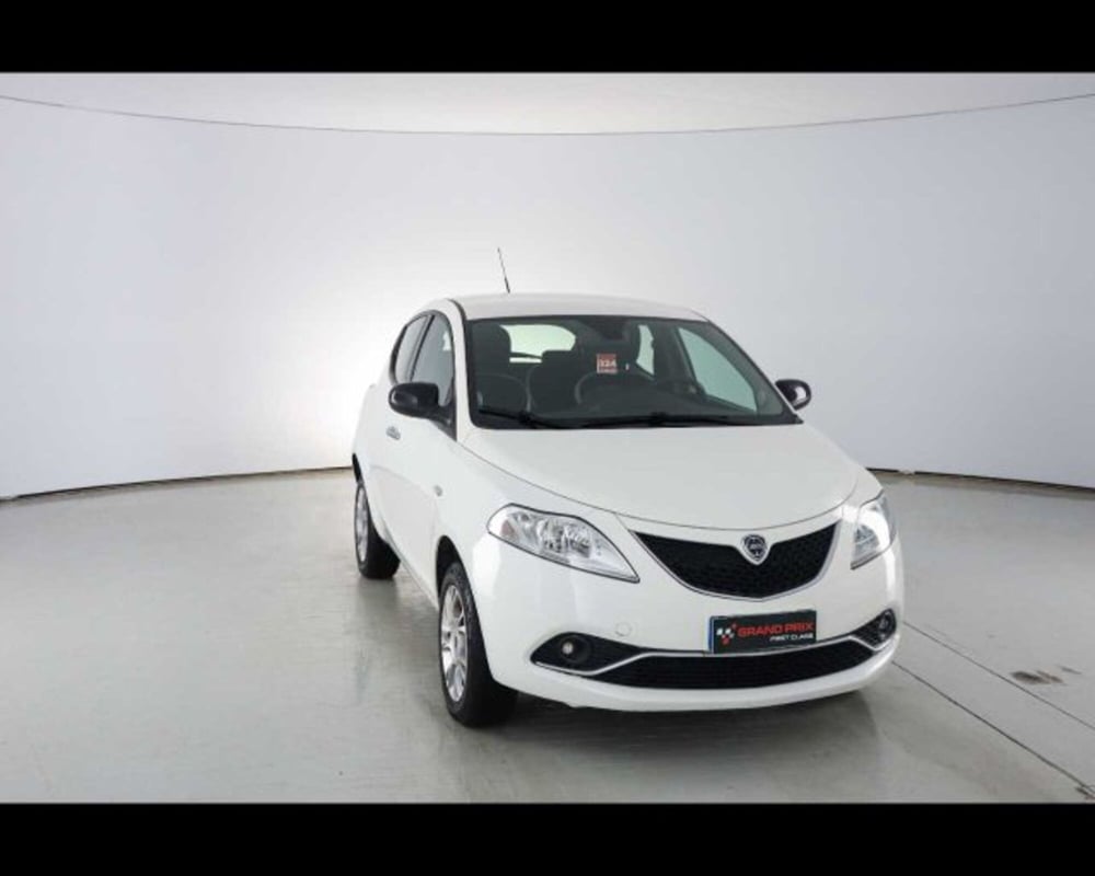 Lancia Ypsilon usata a Bologna (8)