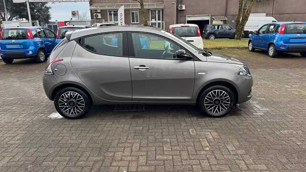 Lancia Ypsilon usata a Milano (6)