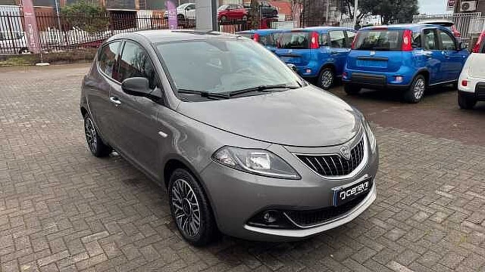 Lancia Ypsilon usata a Milano (7)