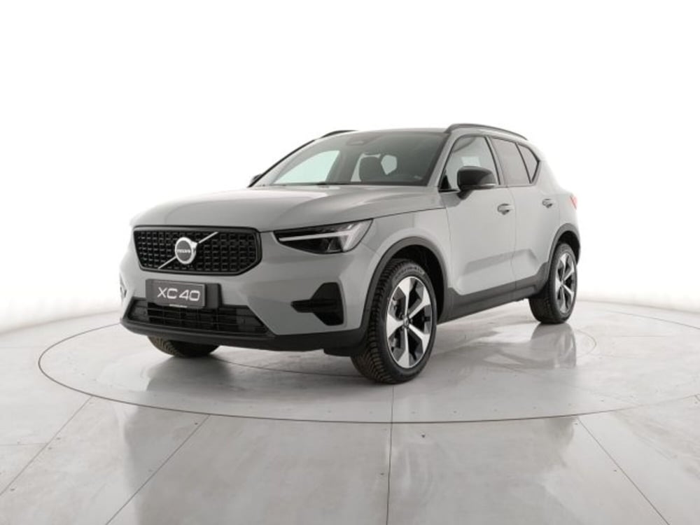 Volvo XC40 nuova a Modena (2)