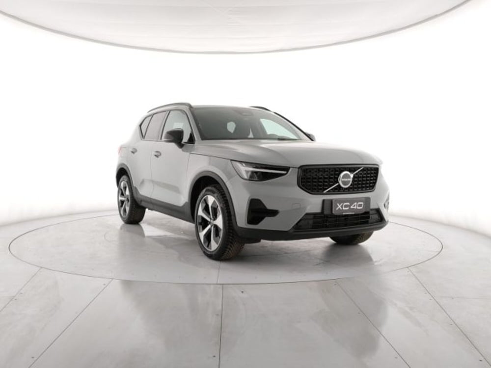 Volvo XC40 nuova a Modena (8)