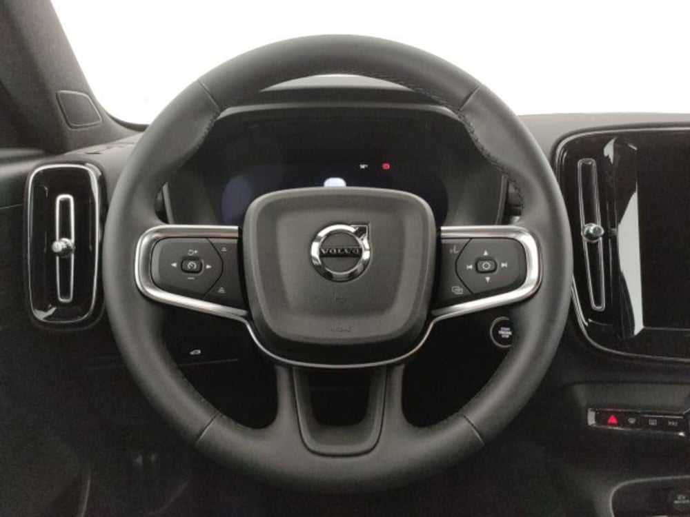 Volvo XC40 nuova a Modena (16)