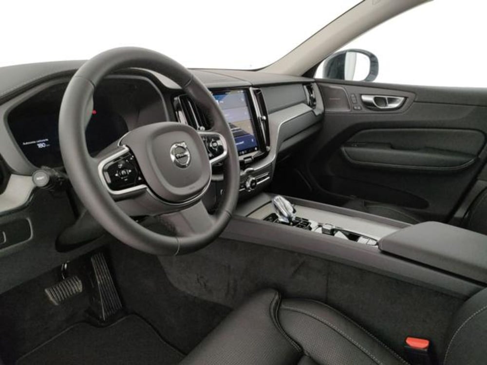 Volvo XC60 nuova a Modena (17)