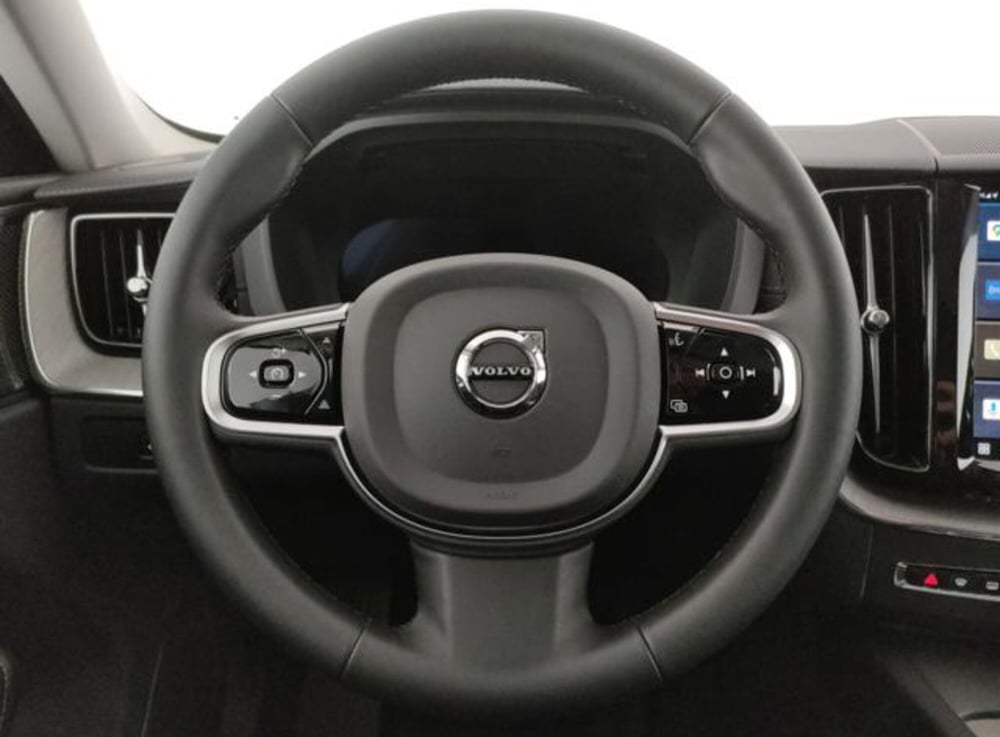 Volvo XC60 nuova a Modena (19)