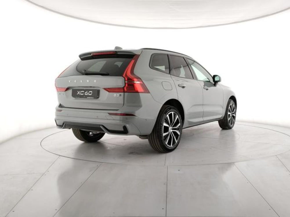 Volvo XC60 nuova a Modena (5)