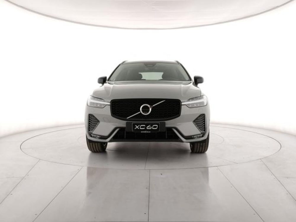 Volvo XC60 nuova a Modena (7)