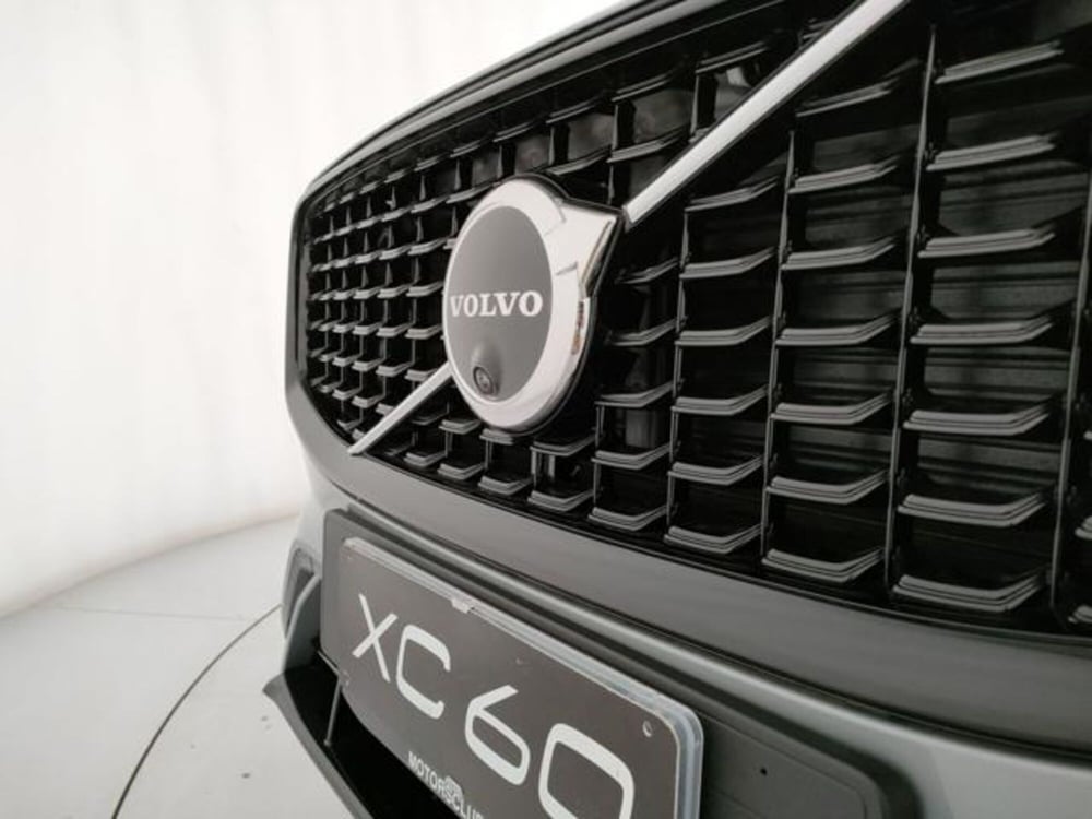 Volvo XC60 nuova a Modena (9)