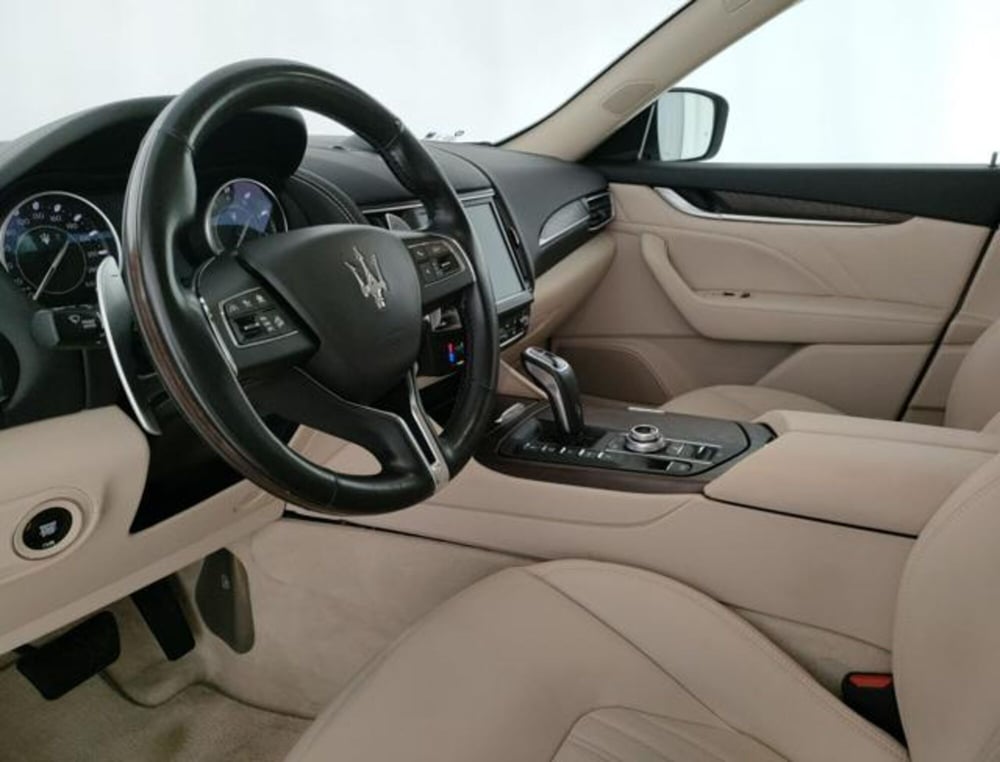 Maserati Levante usata a Modena (20)