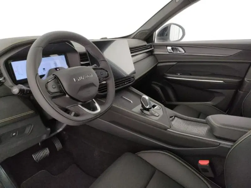 Lynk & Co 01 nuova a Modena (18)