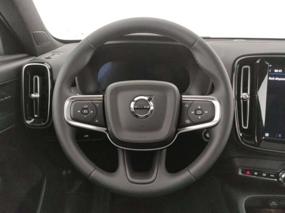 Volvo XC40 nuova a Modena (18)