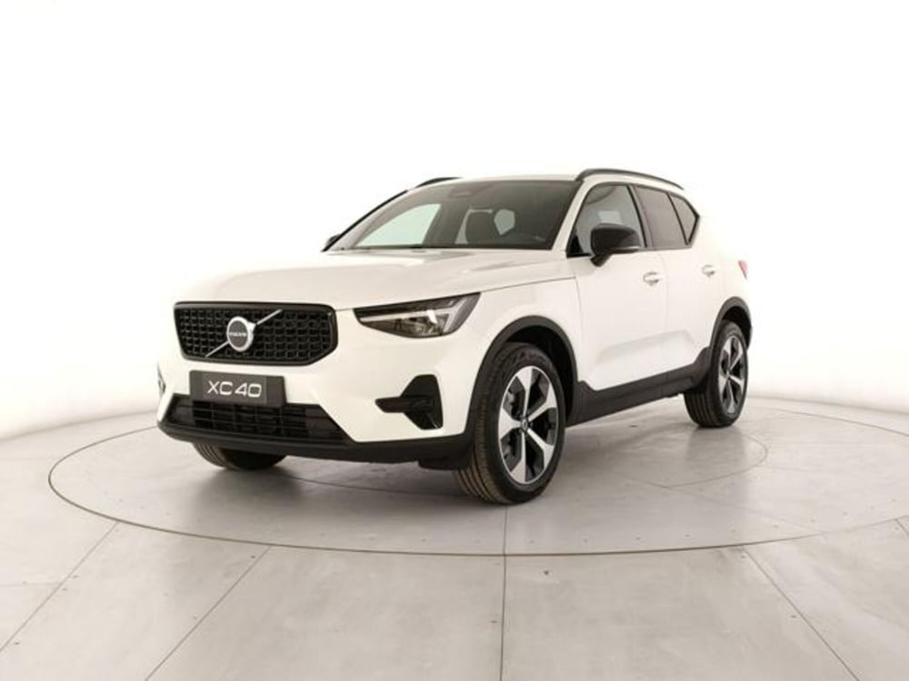 Volvo XC40 nuova a Modena (2)