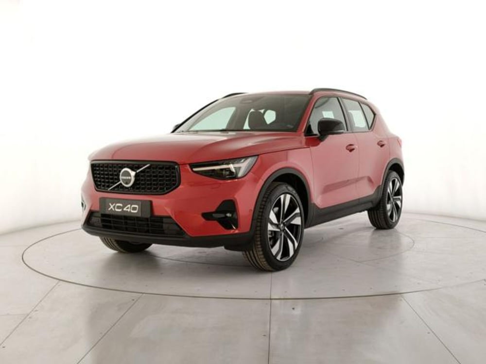 Volvo XC40 nuova a Modena (2)