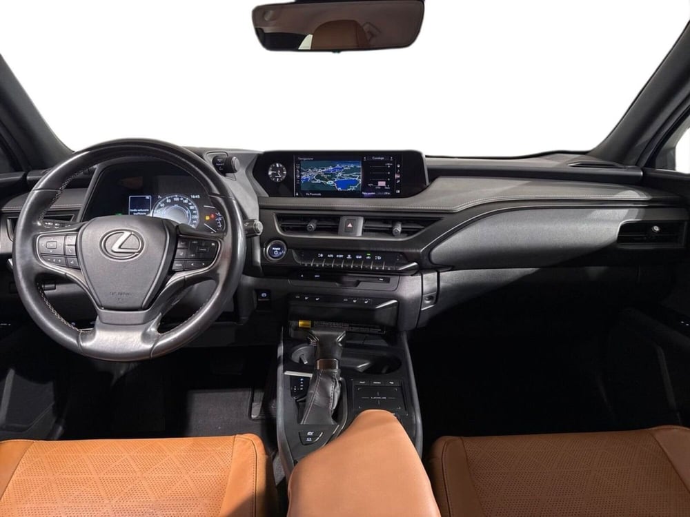 Lexus UX usata a Lecco (9)