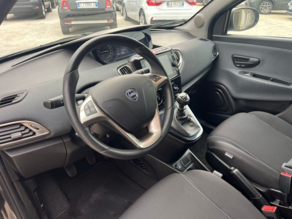 Lancia Ypsilon usata a Trapani (15)