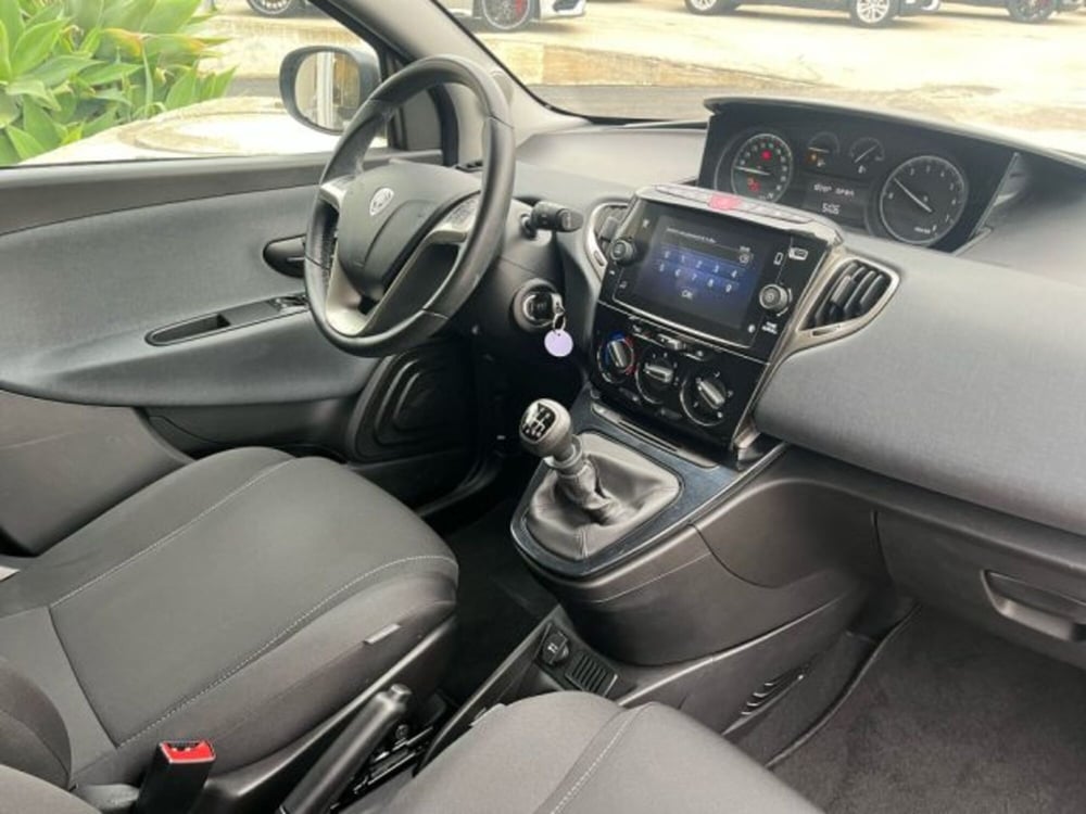 Lancia Ypsilon usata a Trapani (8)