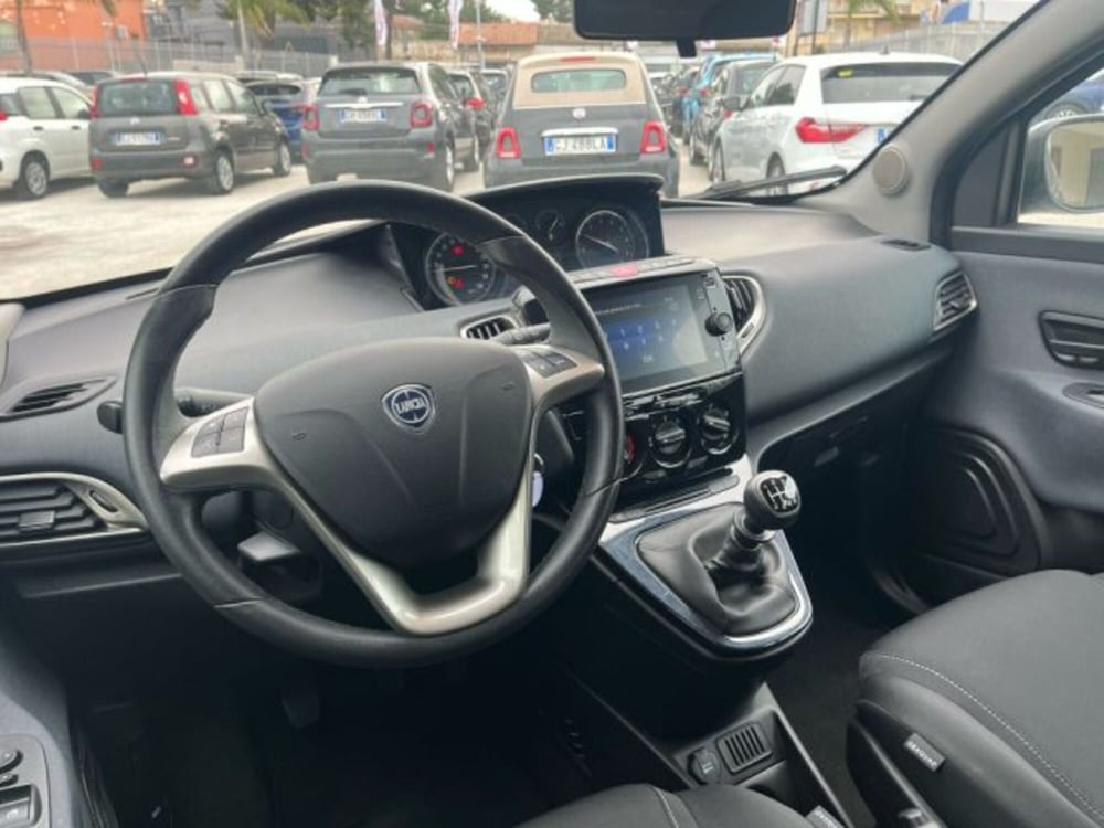 Lancia Ypsilon usata a Trapani (9)