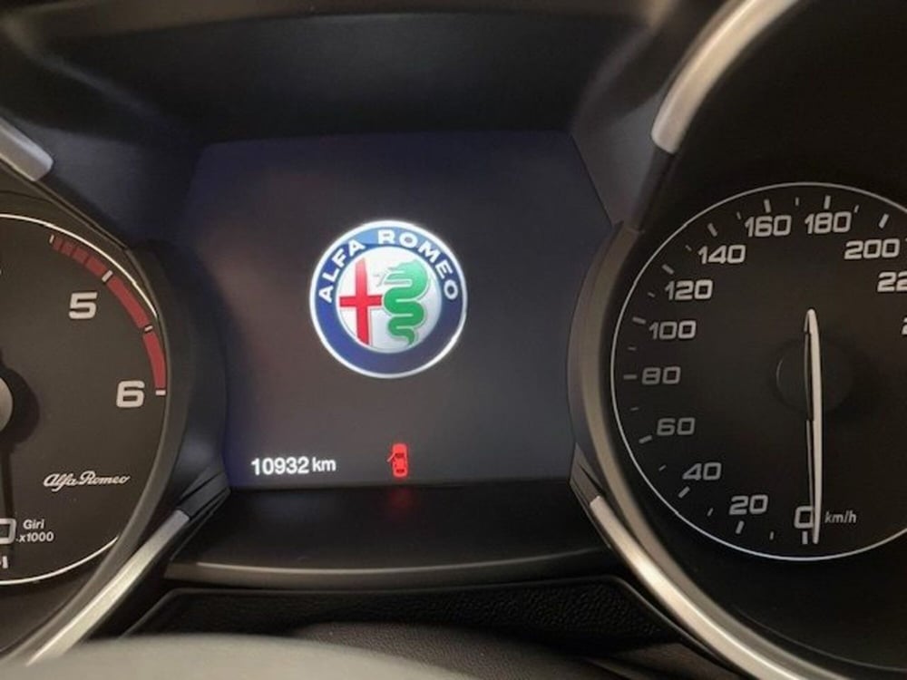 Alfa Romeo Stelvio usata a Alessandria (8)