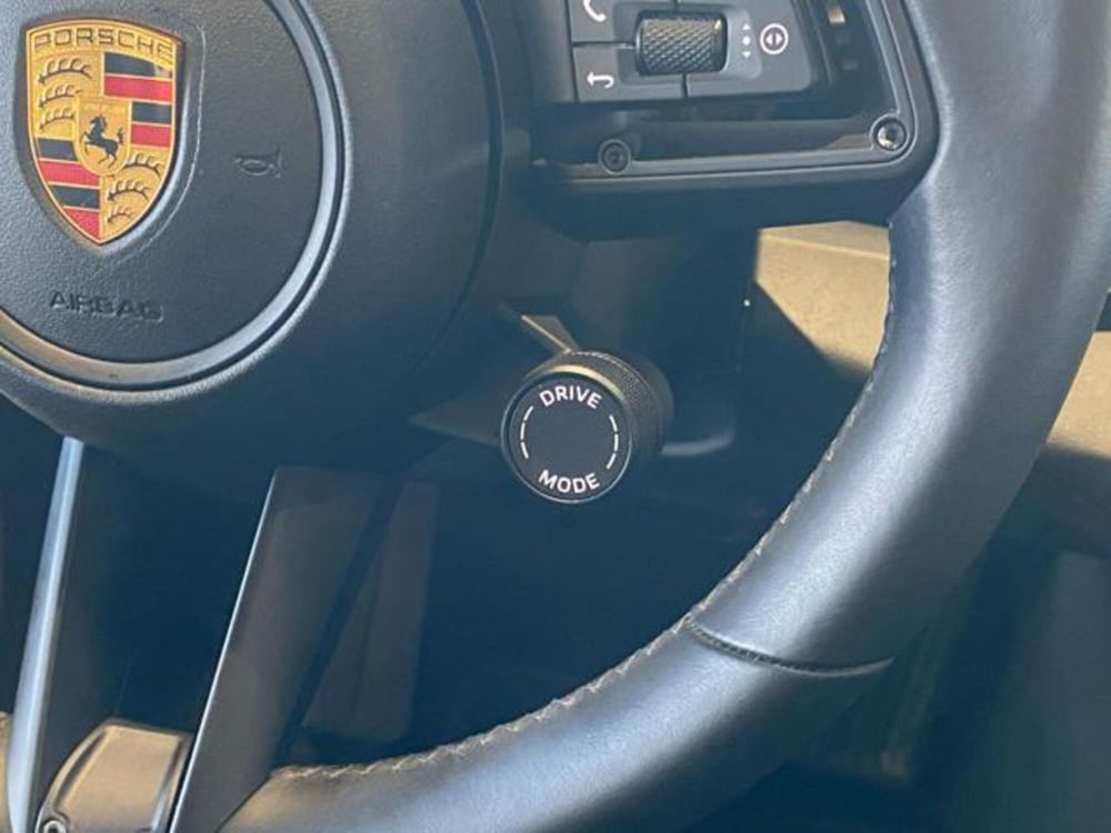 Porsche Taycan usata a Livorno (18)