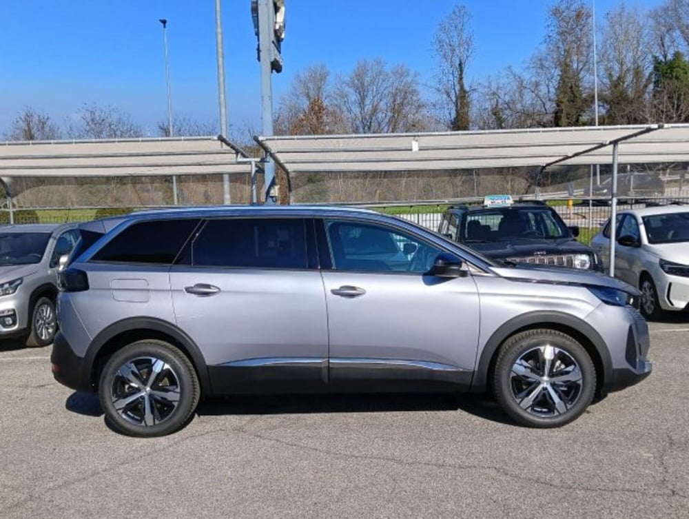 Peugeot 5008 nuova a Brescia (4)