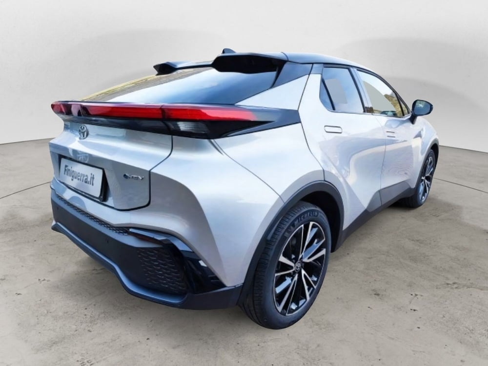 Toyota Toyota C-HR nuova a Lecco (6)