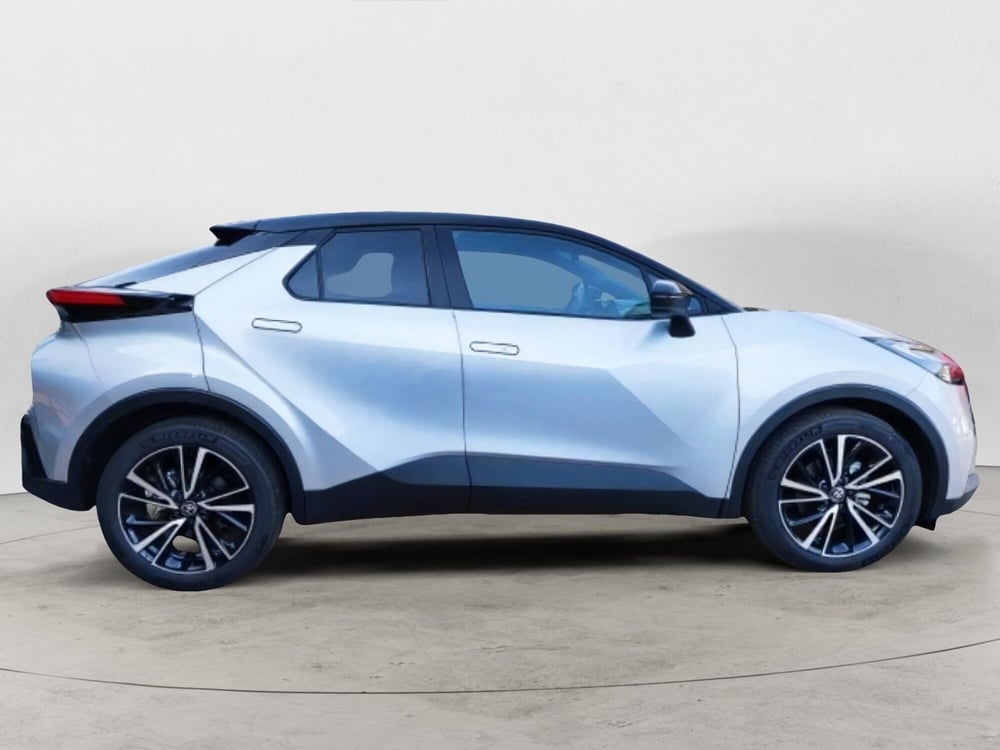 Toyota Toyota C-HR nuova a Lecco (7)