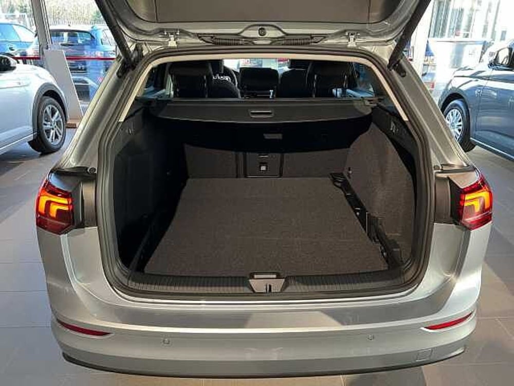 Volkswagen Golf Variant nuova a Siena (13)